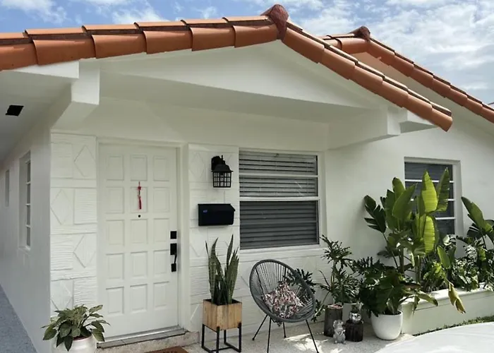 Miami'S Cozy Tropical Getaway